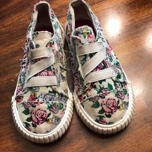 Floral colored blowfish size 10 toddlers shoes